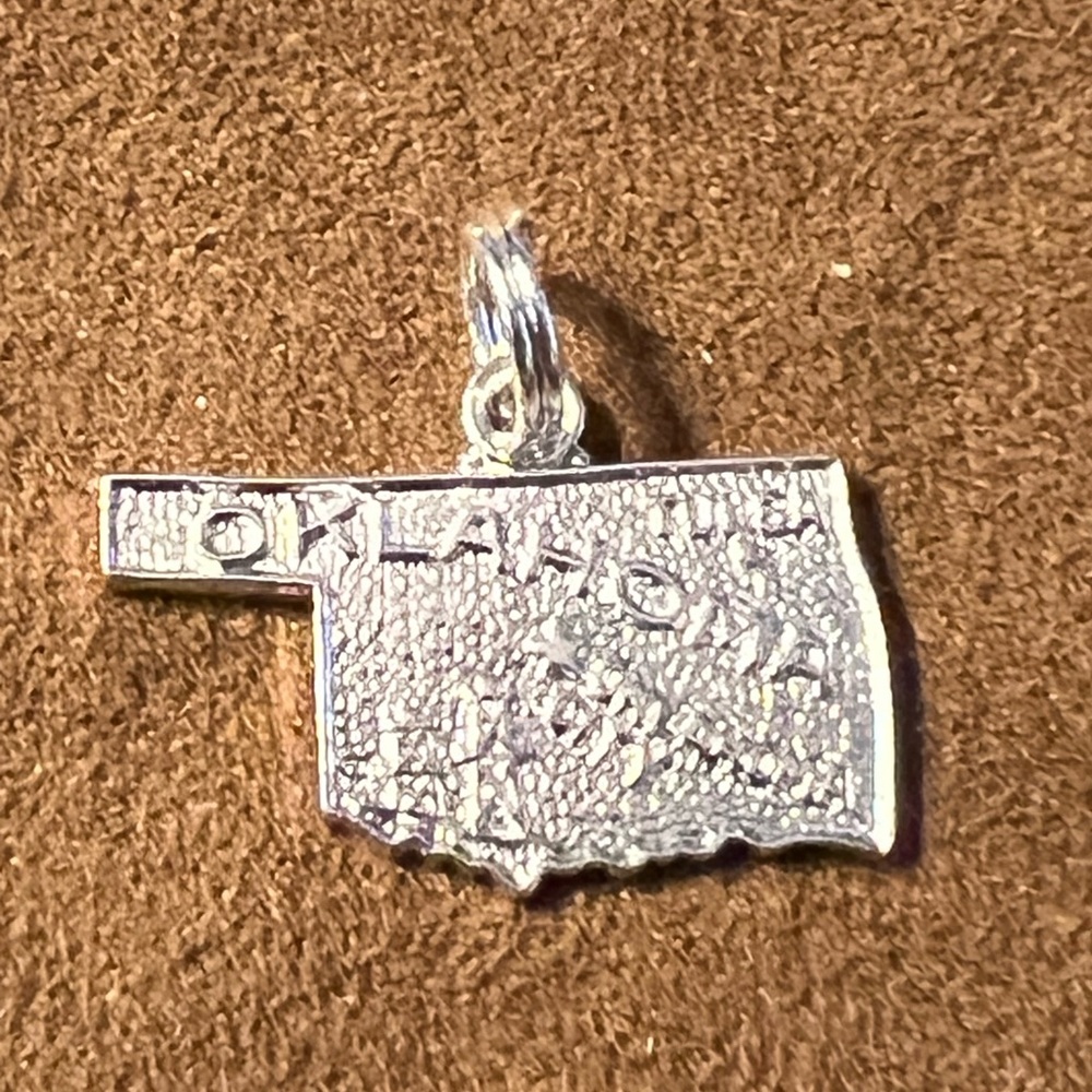 Oklahoma State Outline Silver Charm Pendant - Unbranded